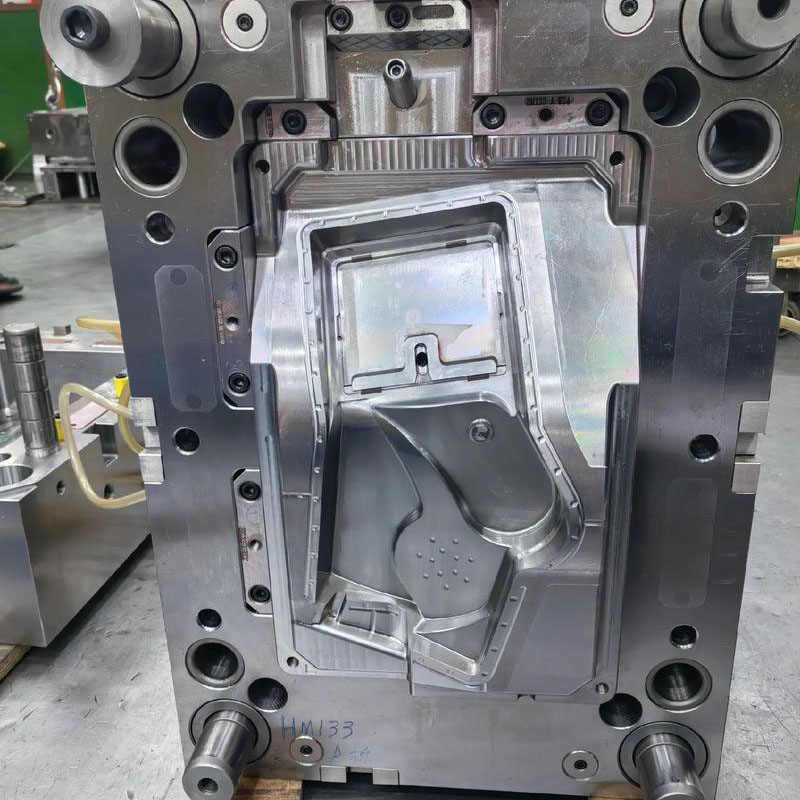 The application of injection mold inserts